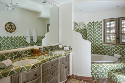 Luxury Villa Photo #15