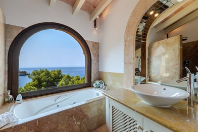 Luxury Villa Photo #18