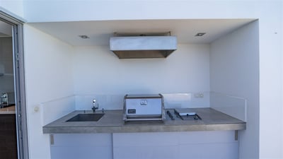 Dining Area & Kitchen