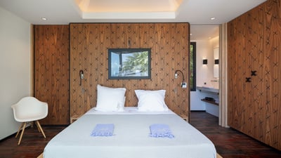 JSA Bedroom 2: On the main level.&nbsp;King-size Bed, air-conditioning, HD-TV, Apple TV, ensuite bat