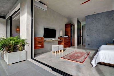 Luxury Villa Photo #22