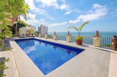 Luxury Villa Photo #4