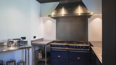 Kitchen & Dining Area