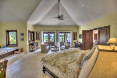 Luxury Villa Photo #23