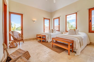 Luxury Villa Photo #26