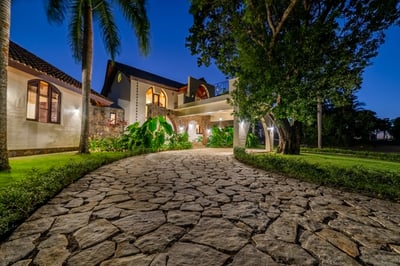 Luxury Villa Photo #32