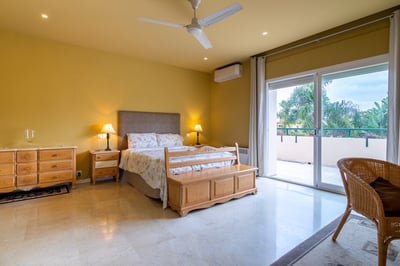 Luxury Villa Photo #16