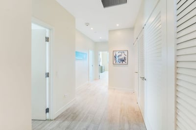 Luxury Villa Photo #7