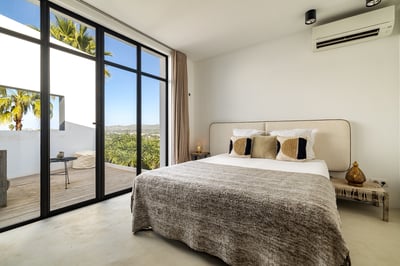 Luxury Villa Photo #37