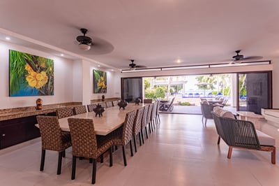 Luxury Villa Photo #16