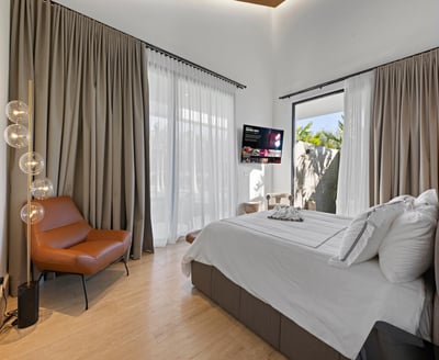 Luxury Villa Photo #13