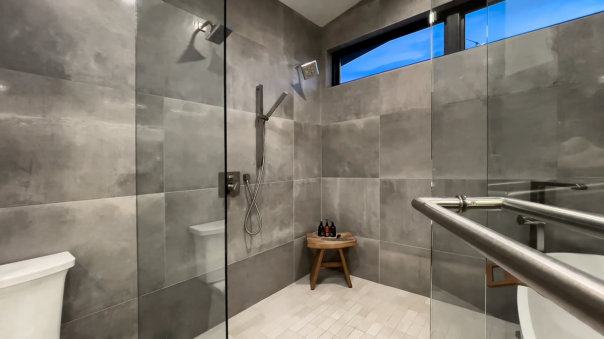 Primary ensuite shower and soaking tub - Image 12