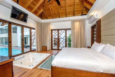 Luxury Villa Photo #39