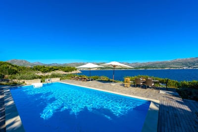 Luxury Villa Photo #5