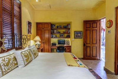 Luxury Villa Photo #16