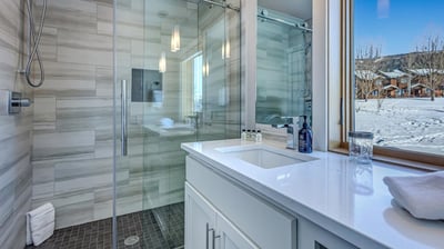 Queen ensuite 2