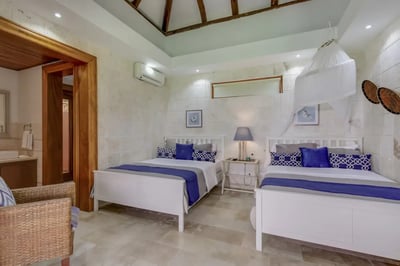 Luxury Villa Photo #20