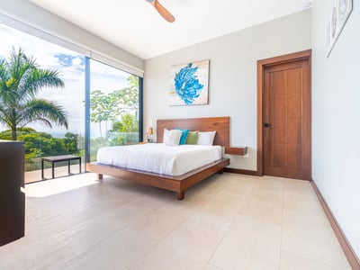 Luxury Villa Photo #24