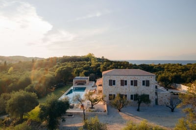 Luxury Villa Photo #3