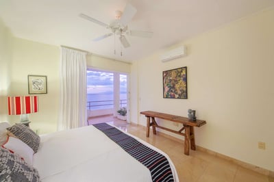 Luxury Villa Photo #32