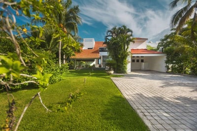 Luxury Villa Photo #11