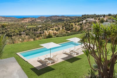 Luxury Villa Photo #4