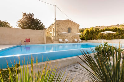 Luxury Villa Photo #3