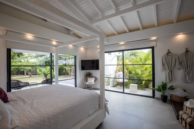 Luxury Villa Photo #32