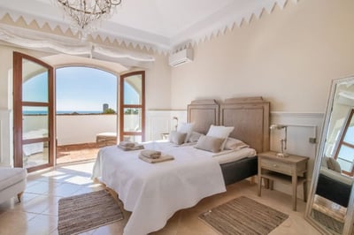 Luxury Villa Photo #25