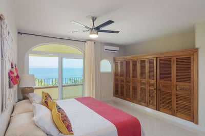 Luxury Villa Photo #35