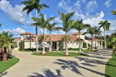 Luxury Villa Photo #9