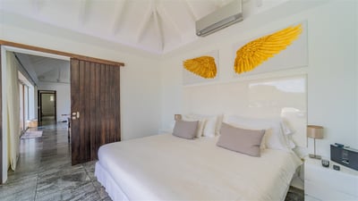 Luxury Villa Photo #35