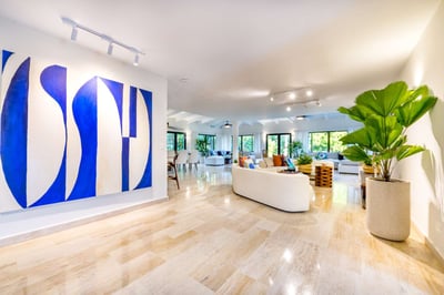 Luxury Villa Photo #11