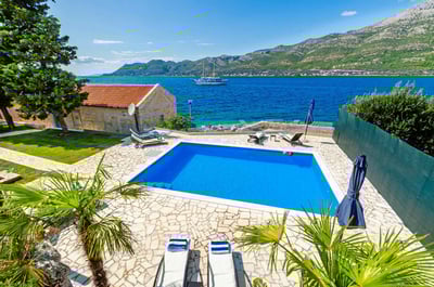 Luxury Villa Photo #23