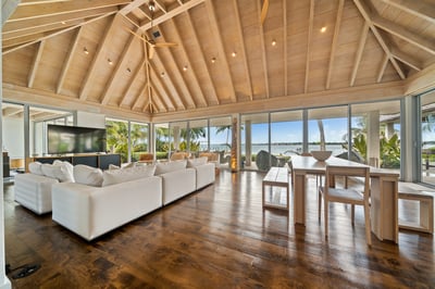 Luxury Villa Photo #11