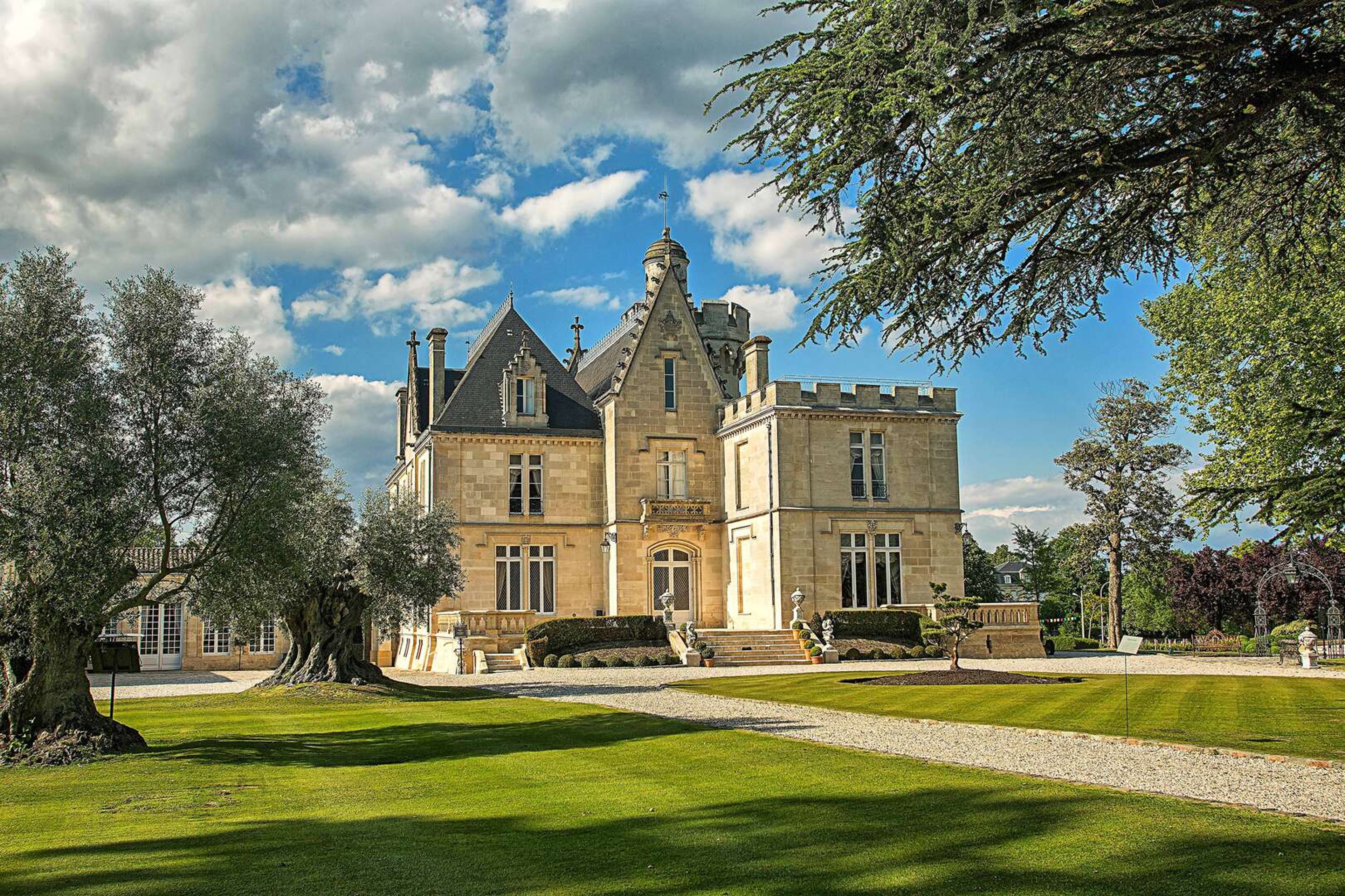 Chateau Pessac - 1