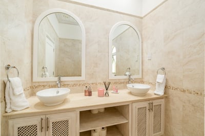Luxury Villa Photo #35
