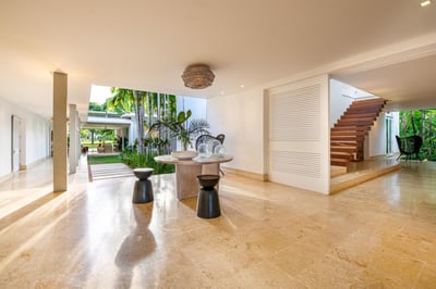 Luxury Villa Photo #17