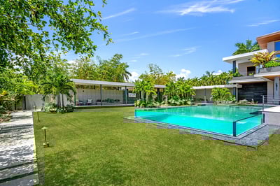 Luxury Villa Photo #7