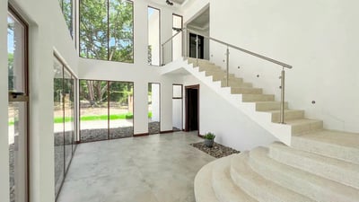Luxury Villa Photo #15
