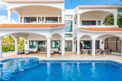 Luxury Villa Photo #12