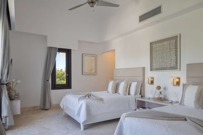 Luxury Villa Photo #31