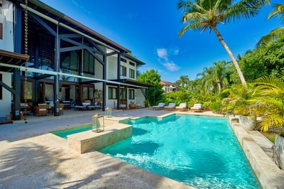 Luxury Villa Photo #3