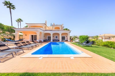 Luxury Villa Photo #4