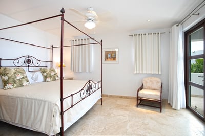 Luxury Villa Photo #16