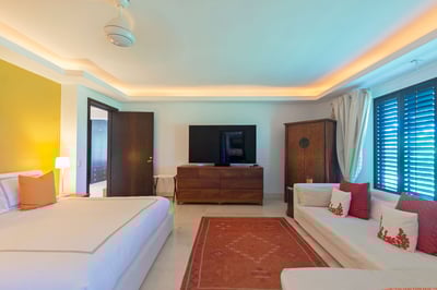 Luxury Villa Photo #21