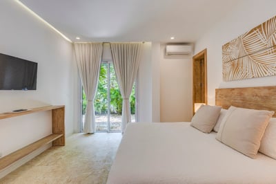 Luxury Villa Photo #40