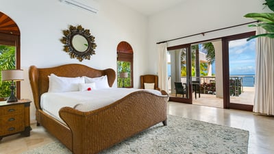 Luxury Villa Photo #26