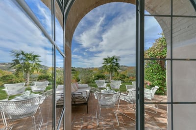 Luxury Villa Photo #9