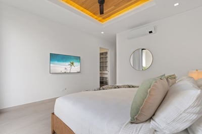 Luxury Villa Photo #12